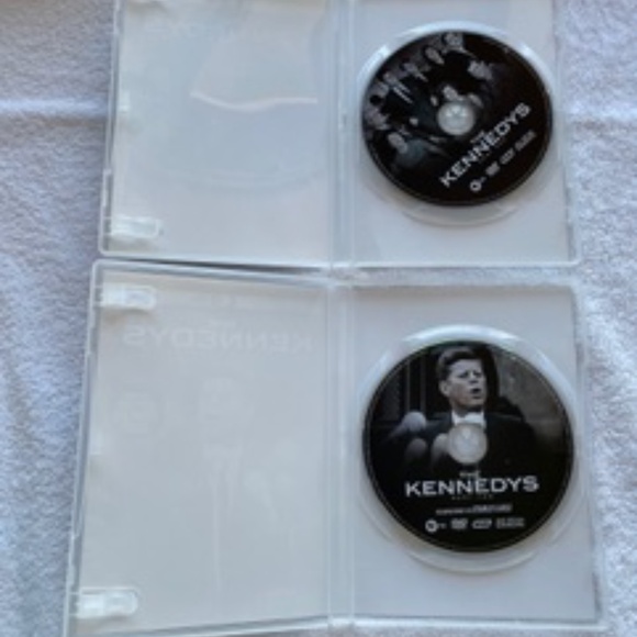 PBS 2-DVD Set & Extras: The Kennedys: Triumph and Tragedy - Picture 4 of 8